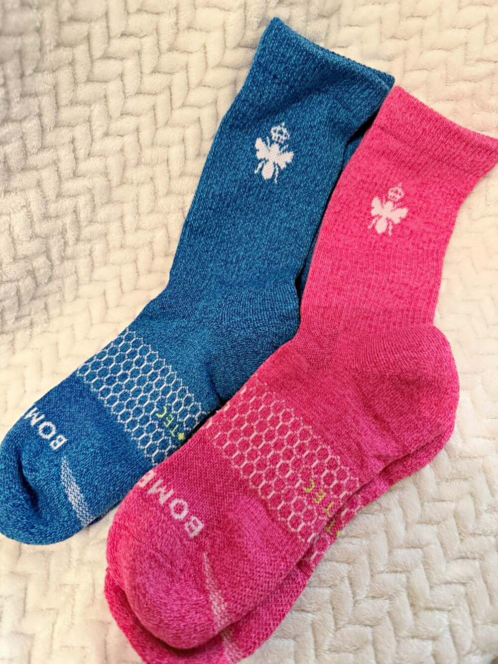 Bombas Women’s Hex Tec Crew Mid-Calf Socks Pink/Blue L 2 Pairs SK2007/L